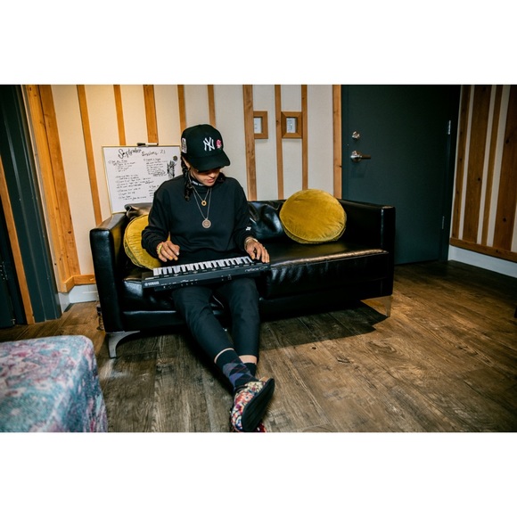 NEW ERA • Black NY Yankees Rose Edition Embroidered Baseball Cap - Picture 9 of 16